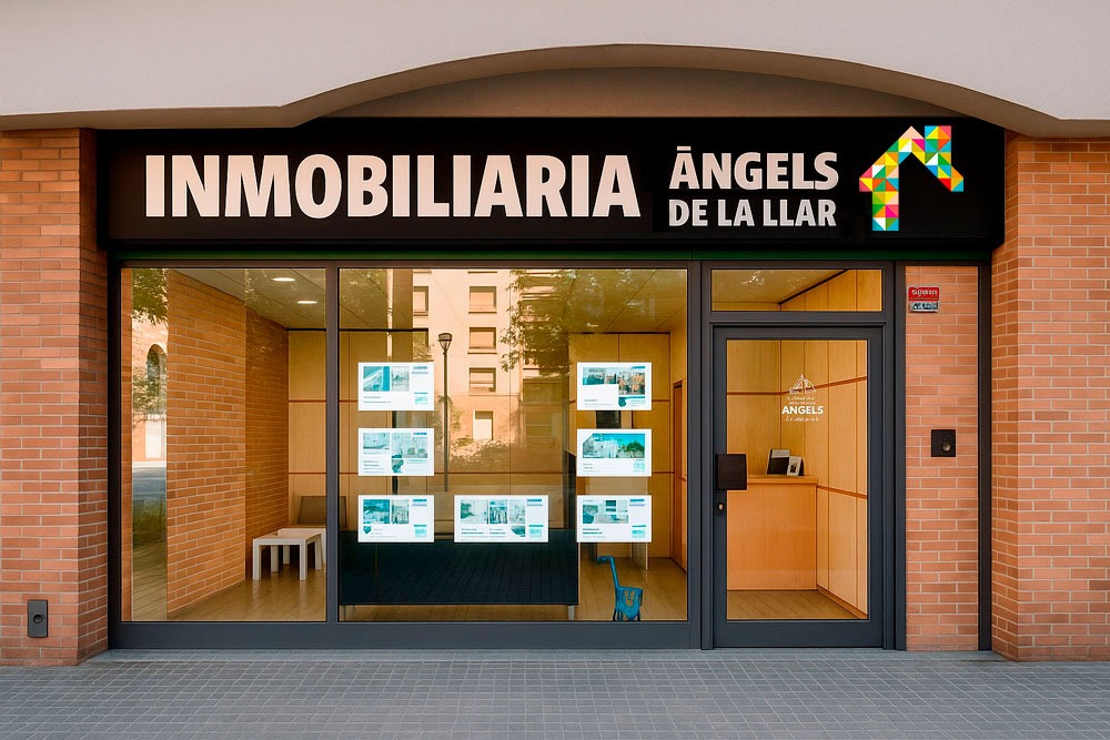 Exterior Letrero Angels de la LLar Exterior Angels de la LLar